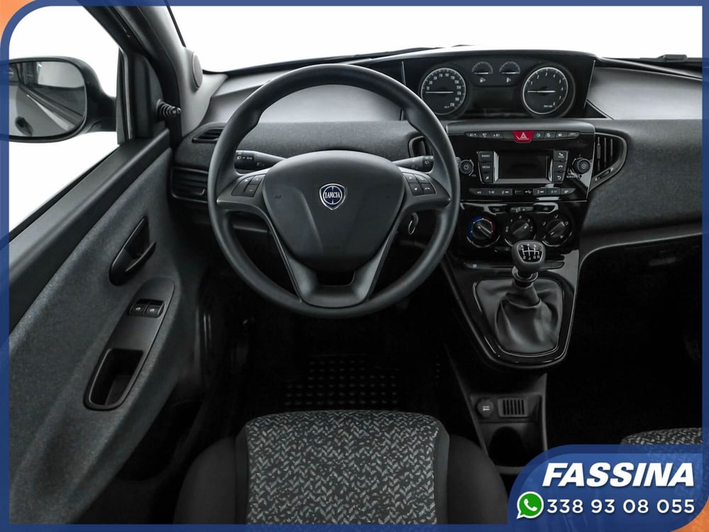 Lancia Ypsilon usata a Milano (9)