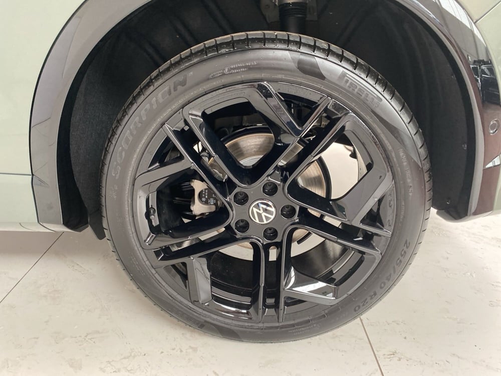 Volkswagen Tiguan nuova a Lodi (14)