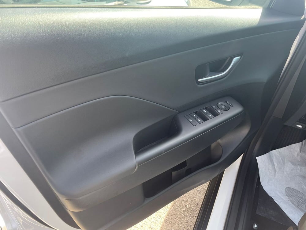 Hyundai Kona nuova a Latina (11)