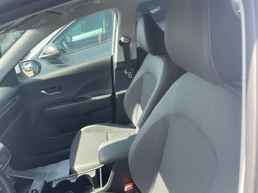 Hyundai Kona nuova a Latina (12)