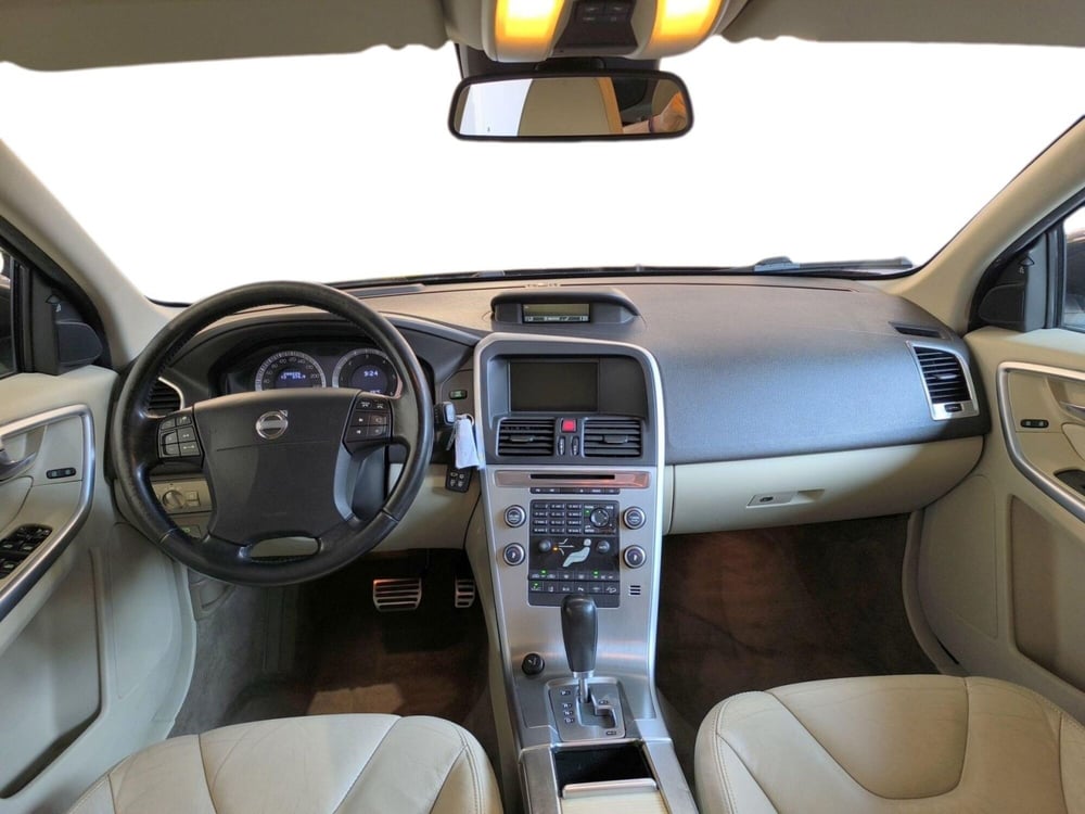 Volvo XC60 usata a Udine (11)