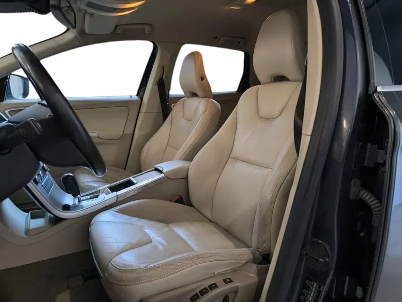 Volvo XC60 usata a Udine (8)