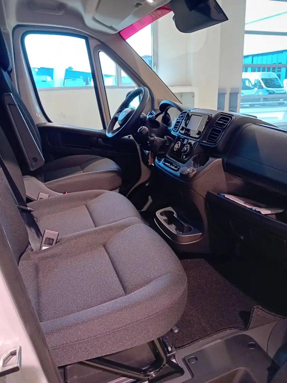 Fiat Ducato Furgone Vetrato nuova a Milano (13)