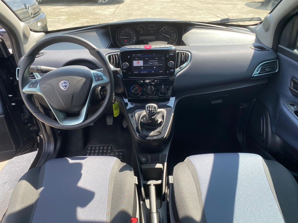 Lancia Ypsilon usata a Milano (11)