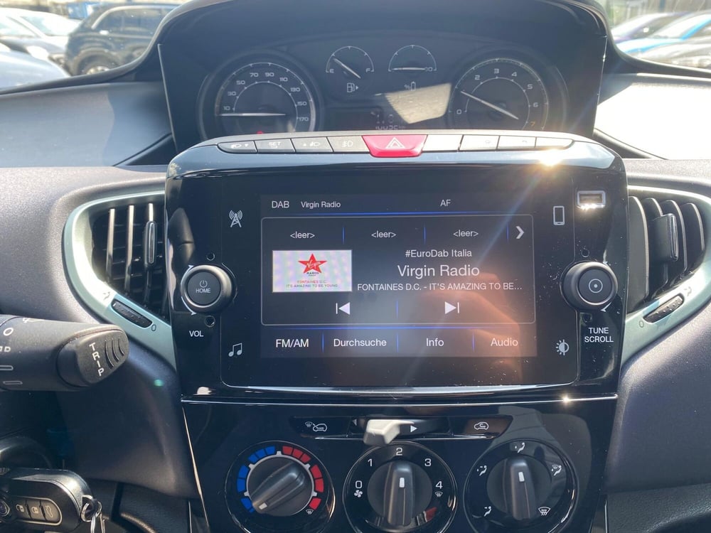 Lancia Ypsilon usata a Milano (17)