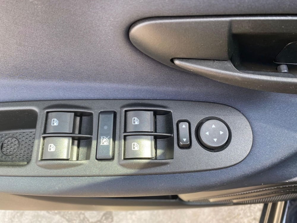 Lancia Ypsilon usata a Milano (20)