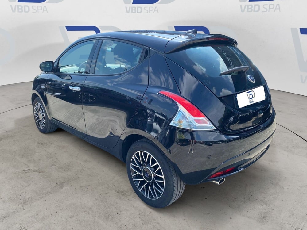 Lancia Ypsilon usata a Milano (3)