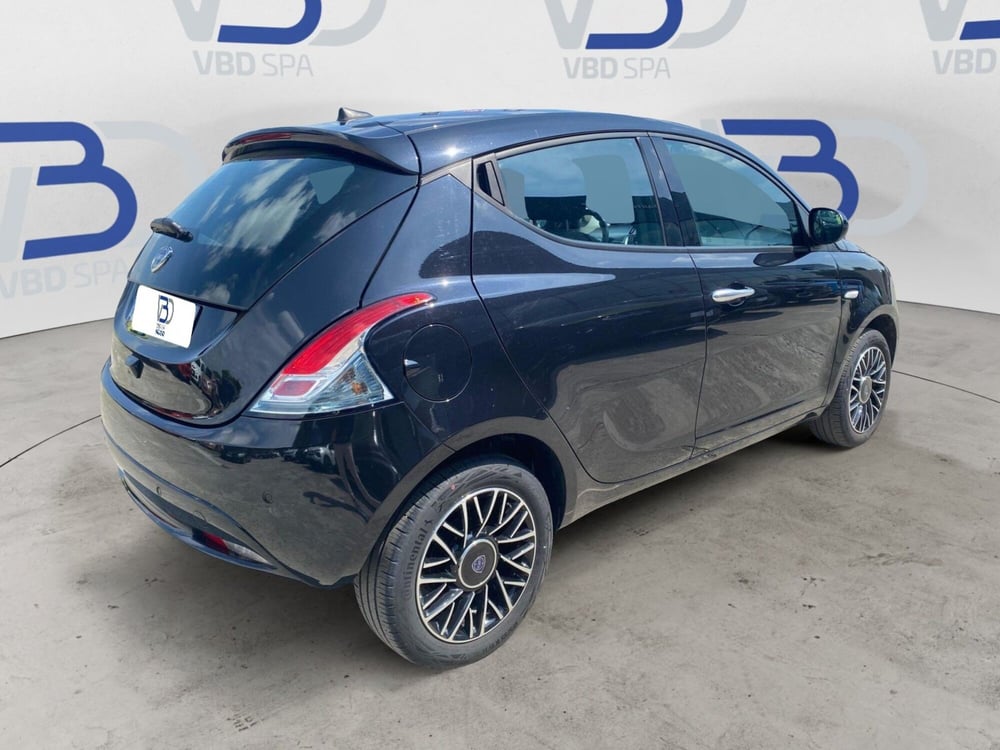 Lancia Ypsilon usata a Milano (5)