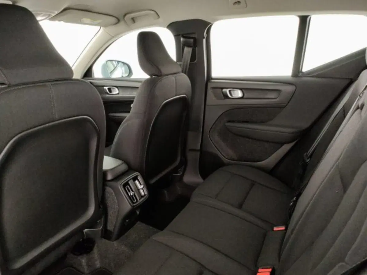 Volvo XC40 nuova a Modena (12)