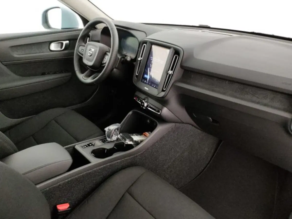 Volvo XC40 nuova a Modena (14)