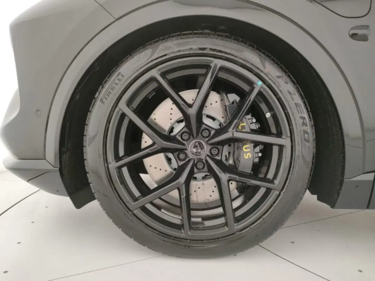 Lotus Eletre nuova a Modena (8)