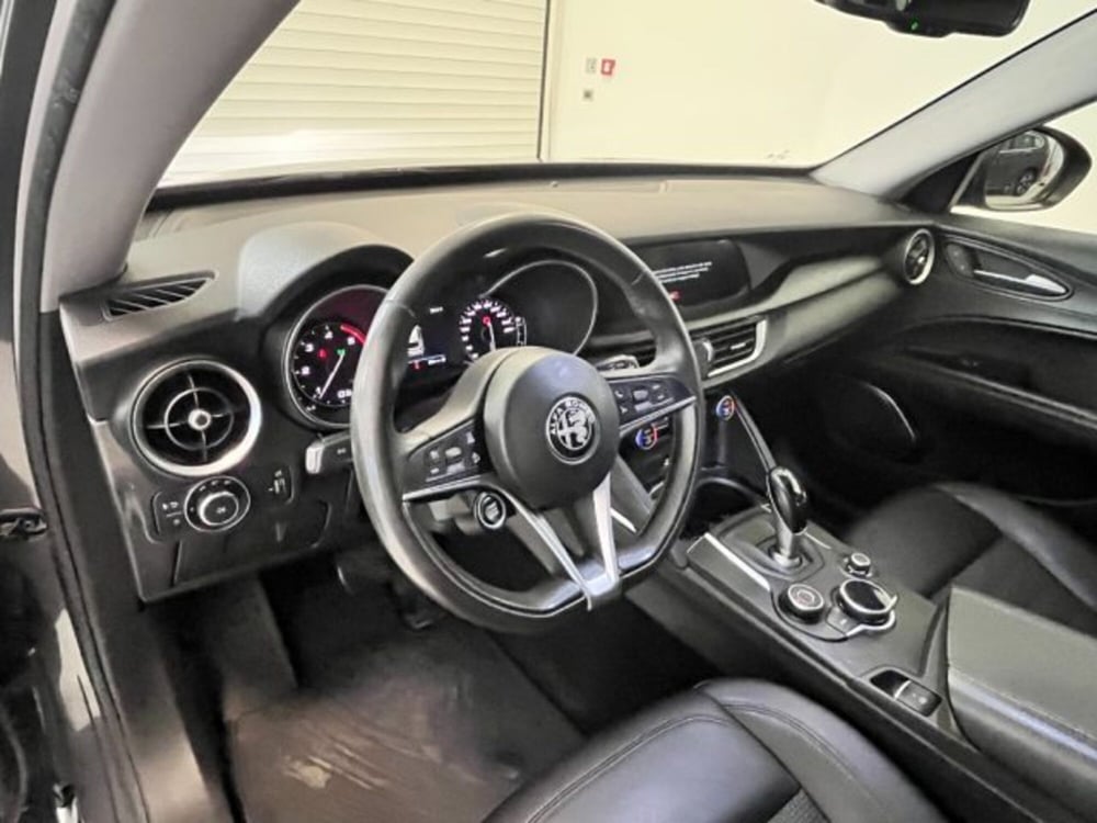 Alfa Romeo Stelvio usata a Oristano (10)