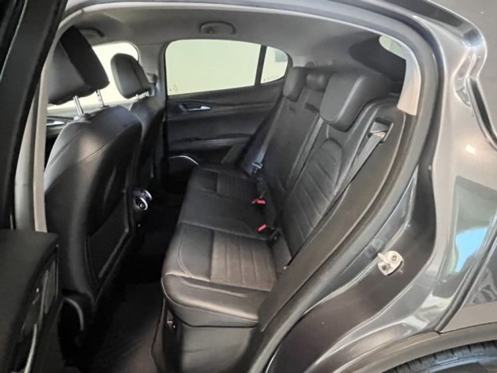 Alfa Romeo Stelvio usata a Oristano (13)