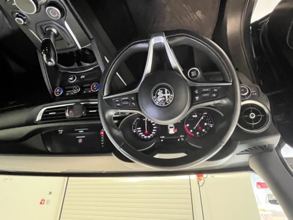 Alfa Romeo Stelvio usata a Oristano (14)