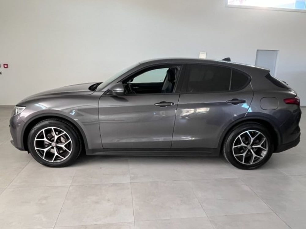 Alfa Romeo Stelvio usata a Oristano (4)
