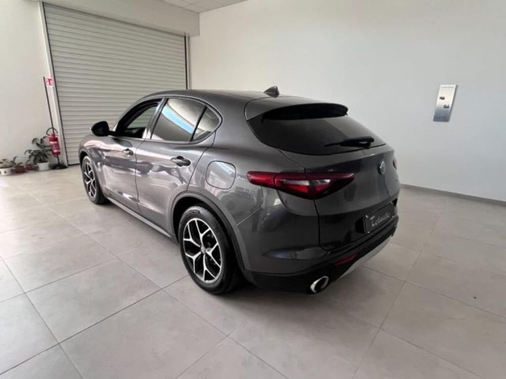 Alfa Romeo Stelvio usata a Oristano (5)