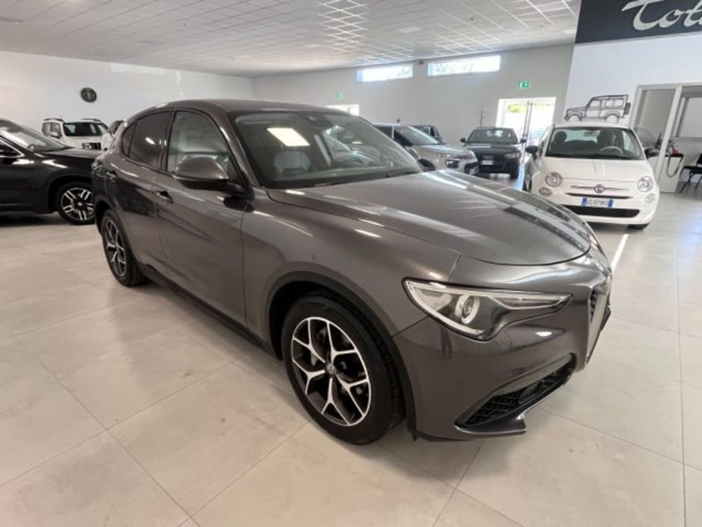 Alfa Romeo Stelvio usata a Oristano (6)