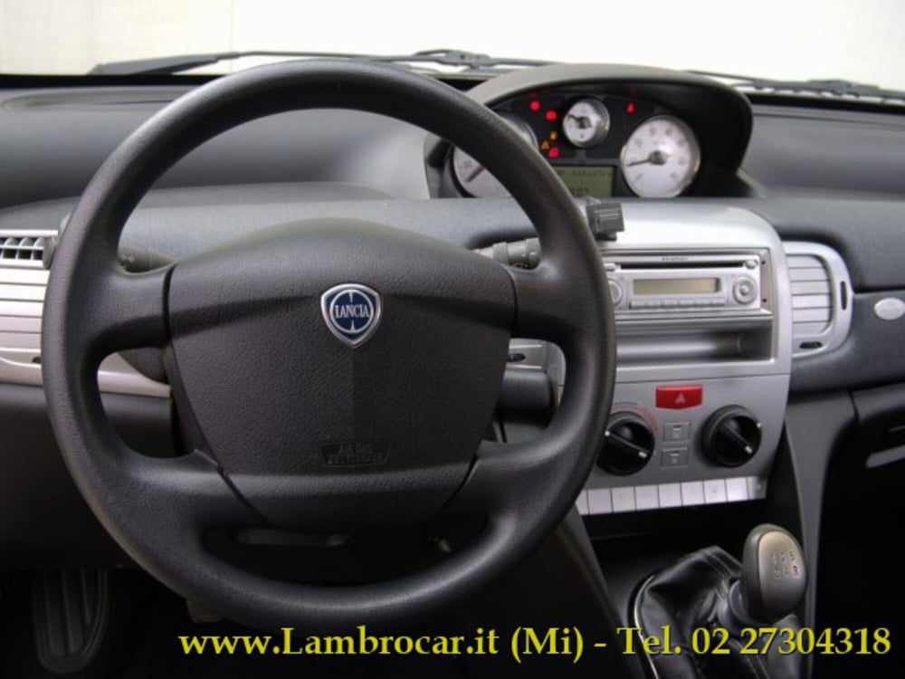 Lancia Ypsilon usata a Milano (6)