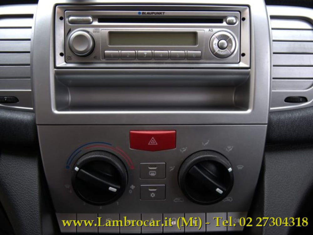Lancia Ypsilon usata a Milano (7)