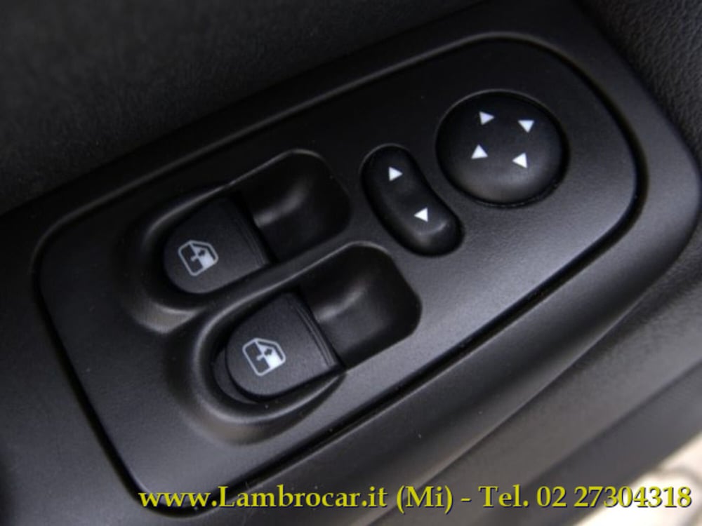 Lancia Ypsilon usata a Milano (9)