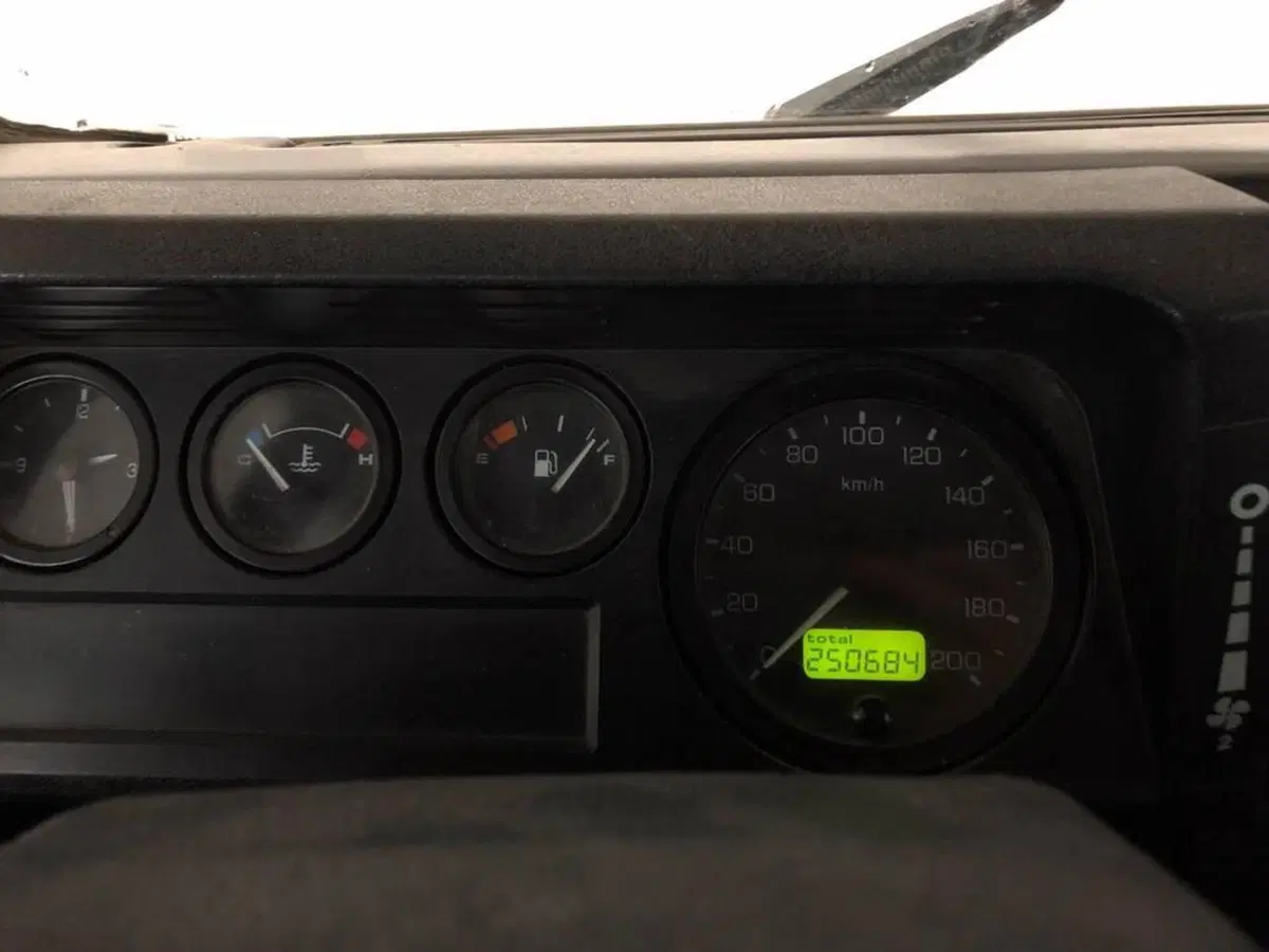 Land Rover Defender usata a Torino (12)