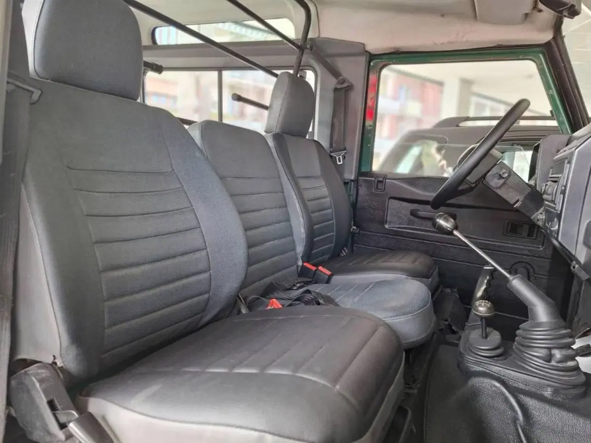 Land Rover Defender usata a Torino (11)
