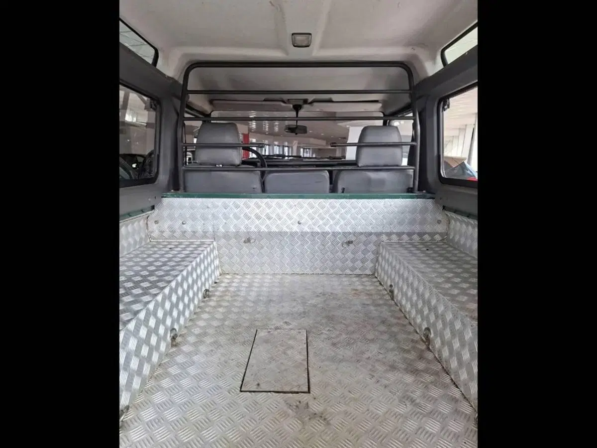 Land Rover Defender usata a Torino (13)