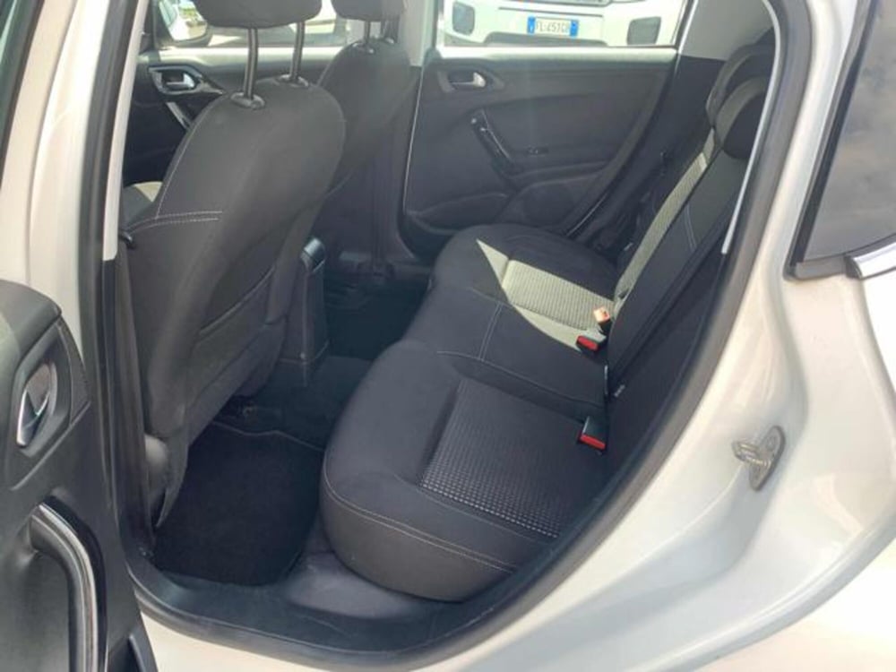 Peugeot 208 nuova a Lucca (10)