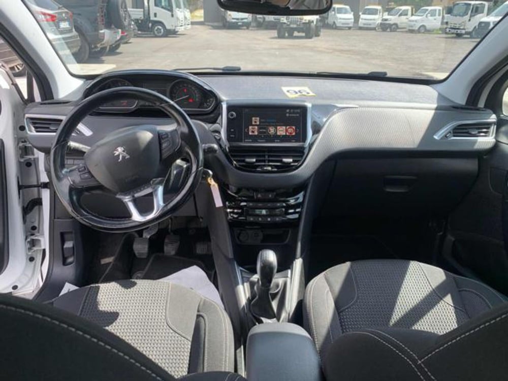 Peugeot 208 nuova a Lucca (11)