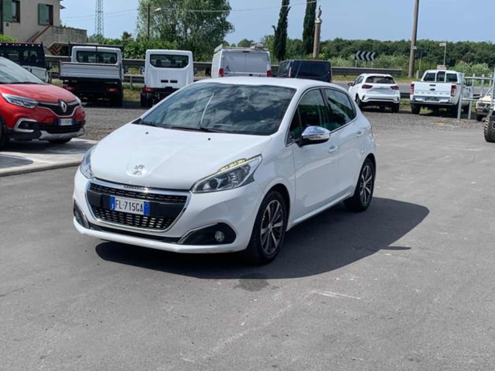 Peugeot 208 nuova a Lucca (2)