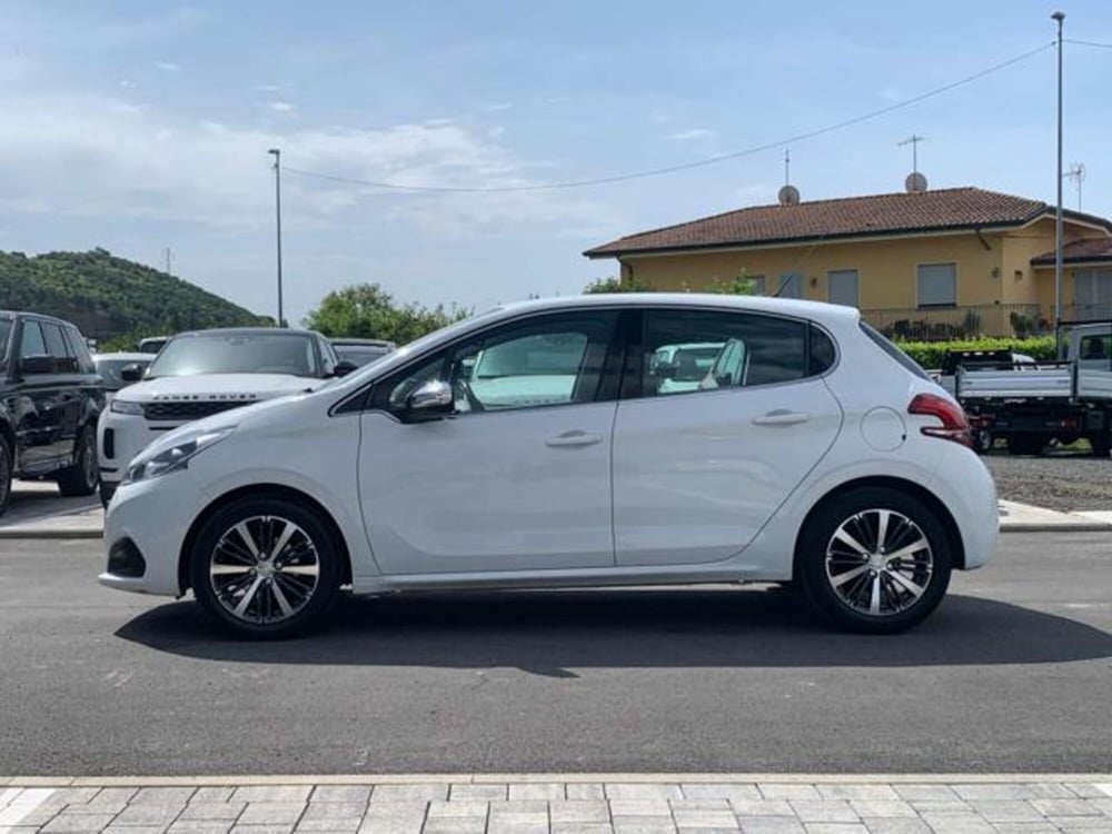 Peugeot 208 nuova a Lucca (4)