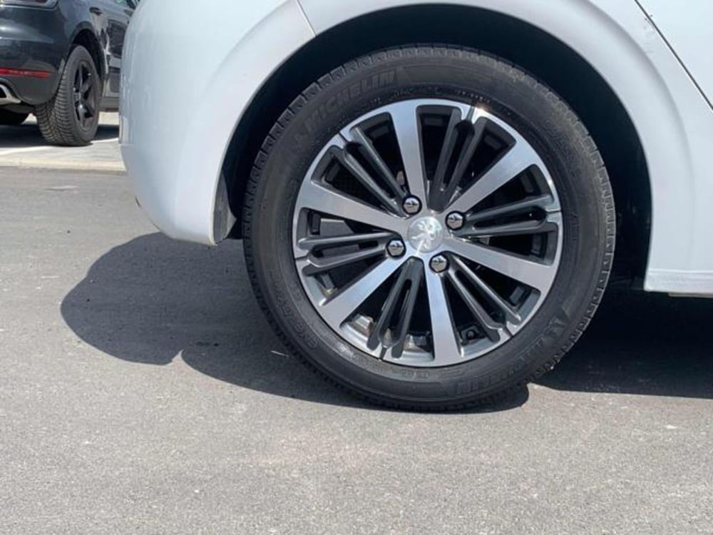 Peugeot 208 nuova a Lucca (8)
