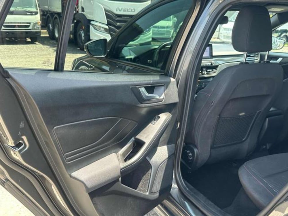 Ford Focus Station Wagon usata a Lucca (15)