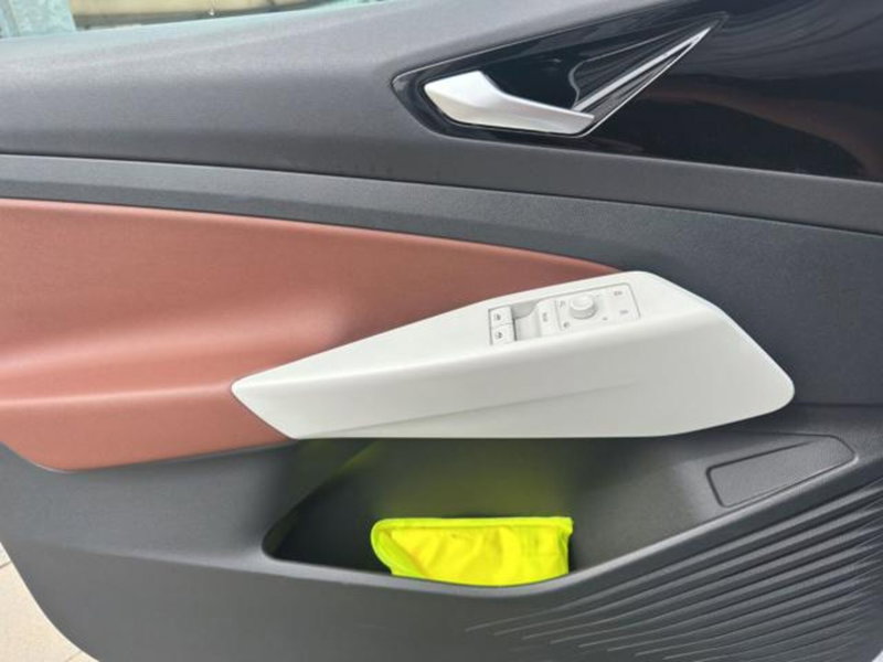 Volkswagen ID.4 usata a Milano (12)