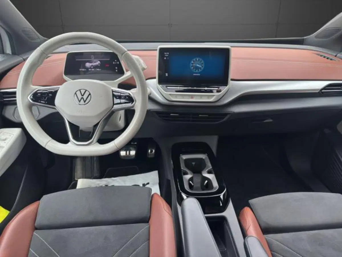 Volkswagen ID.4 usata a Milano (8)