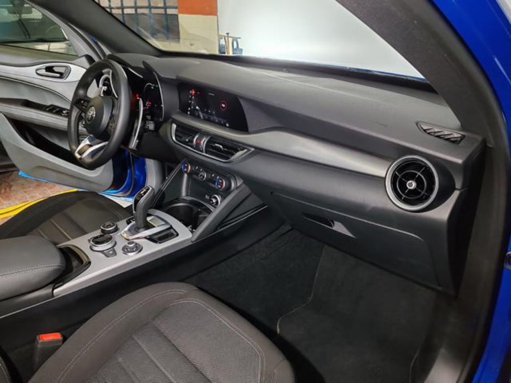Alfa Romeo Stelvio usata a Torino (17)