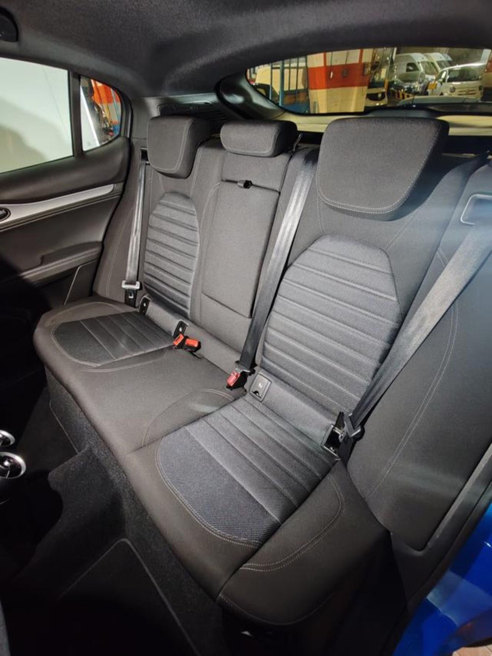 Alfa Romeo Stelvio usata a Torino (18)