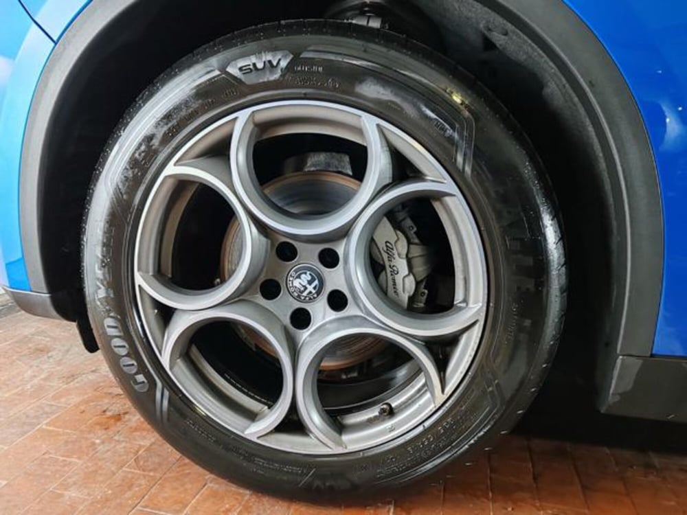 Alfa Romeo Stelvio usata a Torino (7)