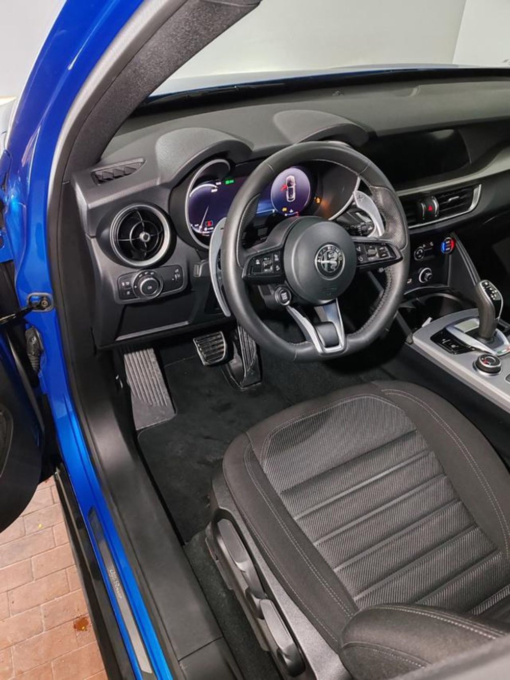 Alfa Romeo Stelvio usata a Torino (8)