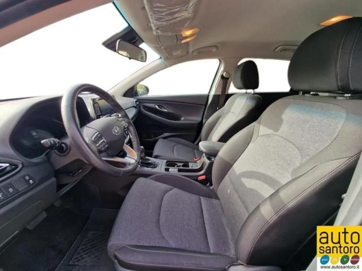 Hyundai i30 Station Wagon nuova a Salerno (4)