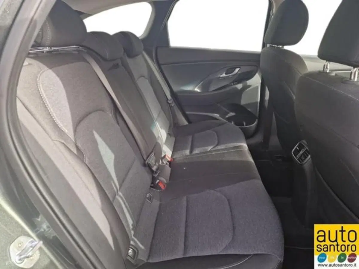 Hyundai i30 Station Wagon nuova a Salerno (7)