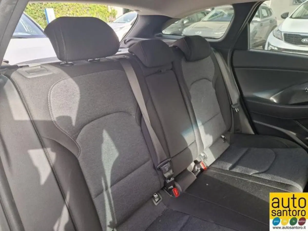 Hyundai i30 Station Wagon nuova a Salerno (8)