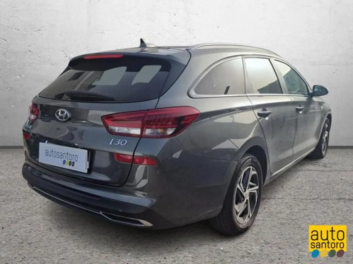 Hyundai i30 Station Wagon nuova a Salerno (2)