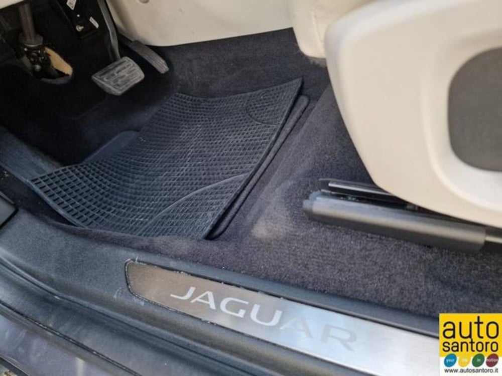 Jaguar E-Pace usata a Salerno (17)