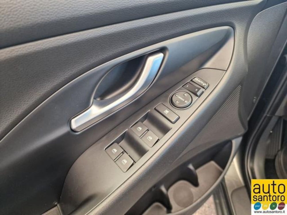 Hyundai i30 Station Wagon nuova a Salerno (12)