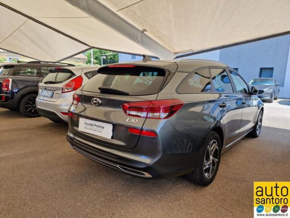 Hyundai i30 Station Wagon nuova a Salerno (5)