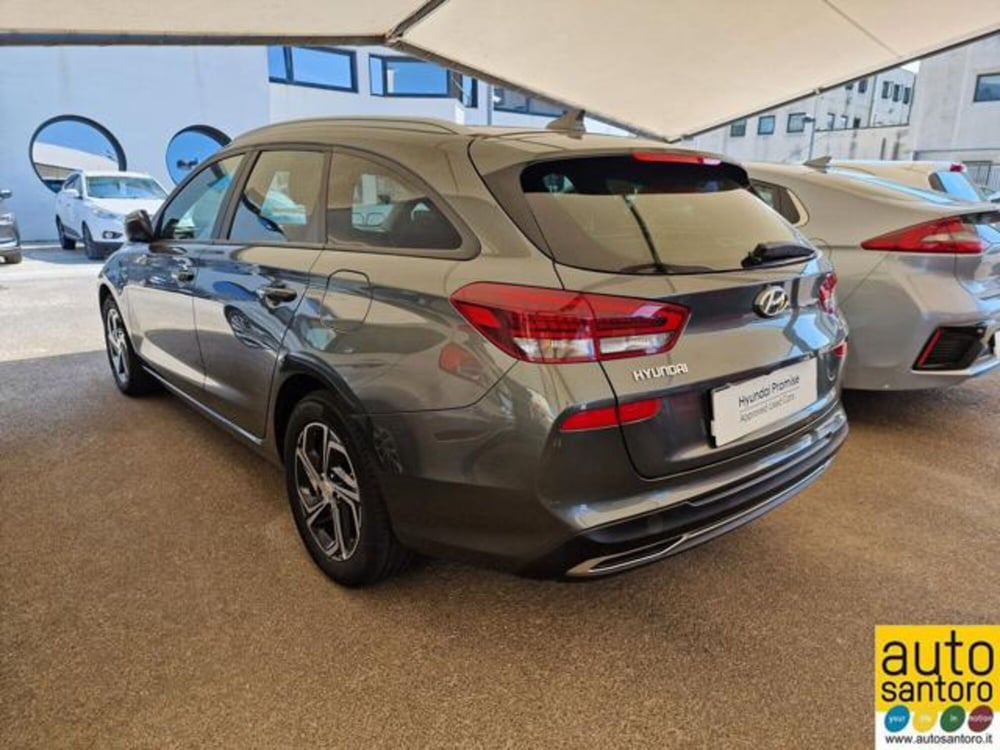 Hyundai i30 Station Wagon nuova a Salerno (7)