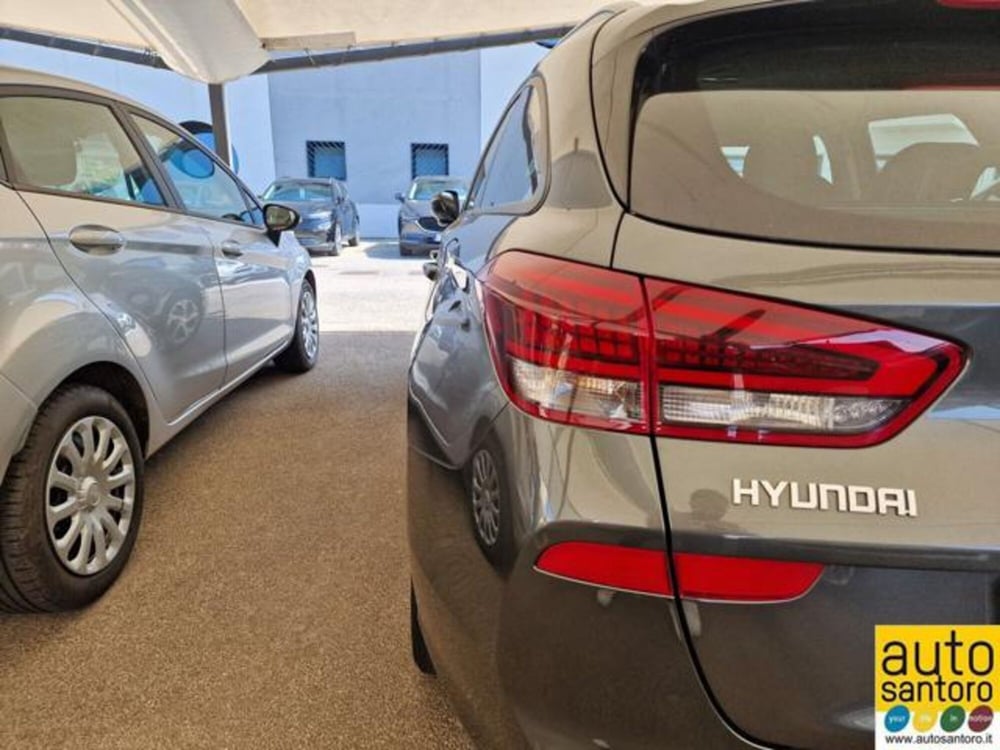 Hyundai i30 Station Wagon nuova a Salerno (8)