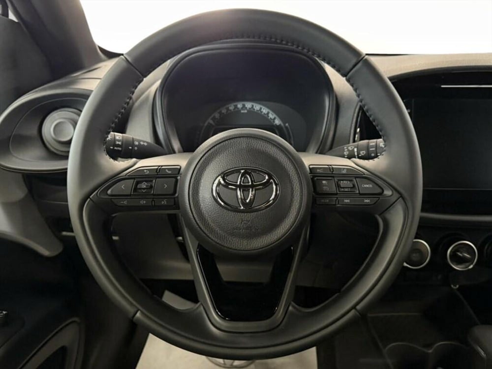 Toyota Aygo X nuova a Monza e Brianza (7)
