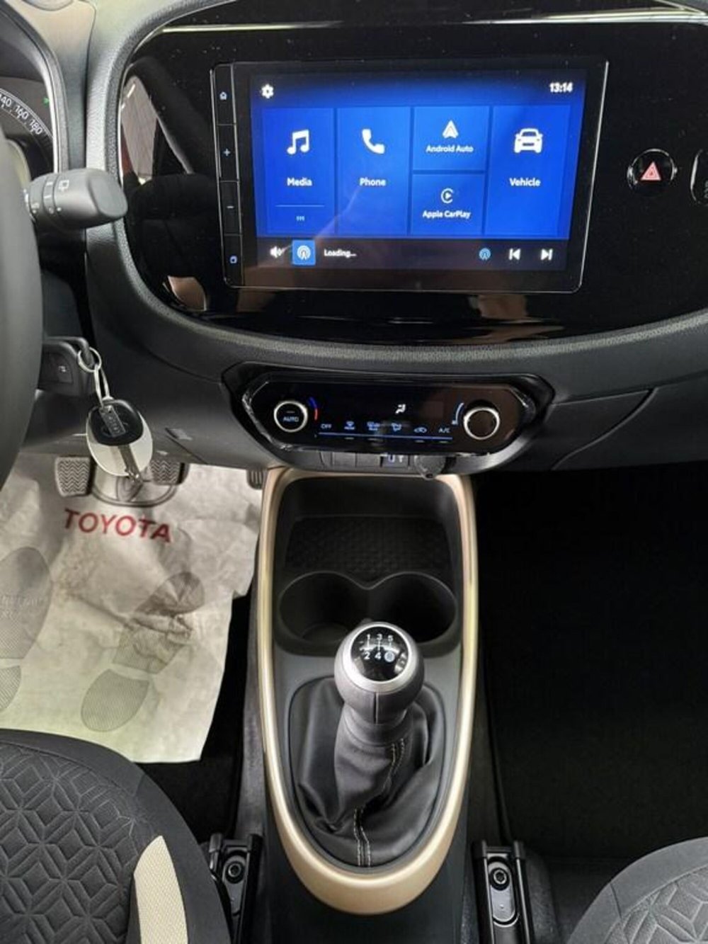 Toyota Aygo X nuova a Monza e Brianza (12)